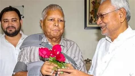 झूठ का अंबार-मोदी सरकार, झूठ का दरबार-मोदी सरकार...लालू ने शायराना ...