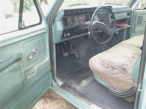 1987 Ford F150 Interior