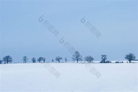 白茫茫的雪山高清图片下载-正版图片600348069-摄图网