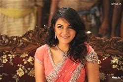 Hansika Motwani Simple Close Up Face Wallpaper