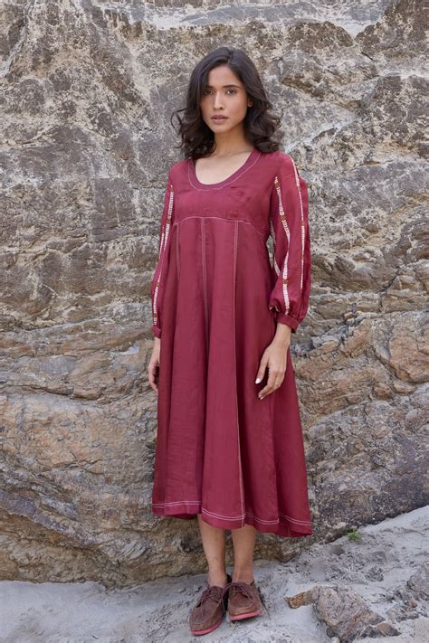 Ayaka - Burgundy Midi Dress - Elahe