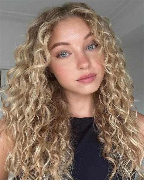Blonde Girl | Hair highlights, Wavy hair, Blonde highlights curly hair