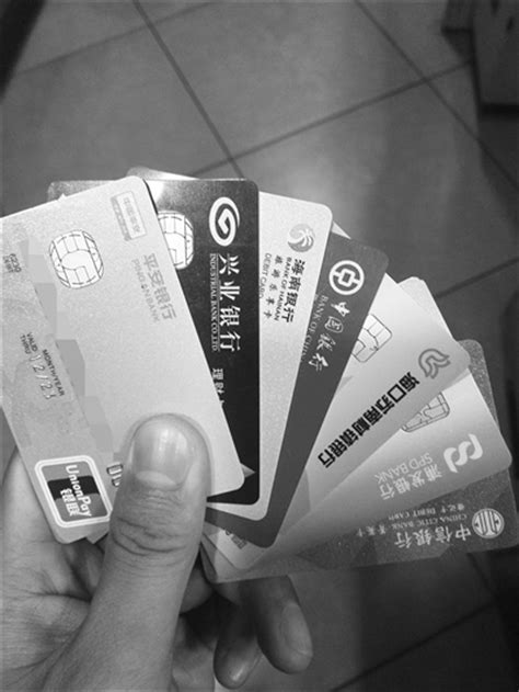 手机和身份证、银行卡放一起，真的会被消磁吗？现在告诉你答案_凤凰网科技_凤凰网