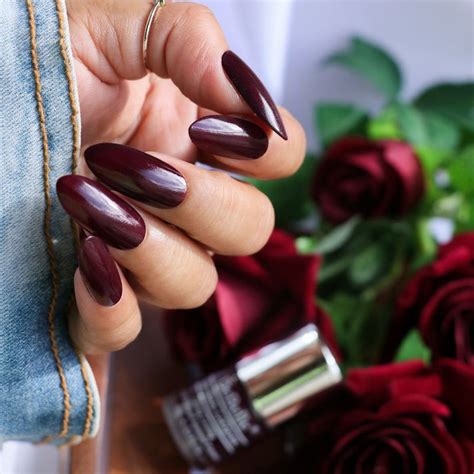 DeBelle Gel Nail Lacquer Glamorous Garnet - (Deep Maroon Nail Polish ...