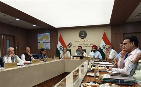 Analysis: चुनाव के दूसरे चरण में भी वोटिंग रही कम, आखिर इस ट्रेंड का ...