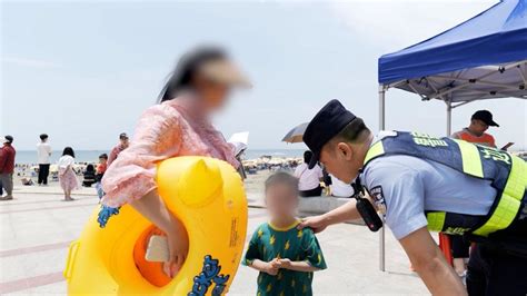 广西一海滩3天走失31名儿童，民警假期找娃忙_凤凰网视频_凤凰网