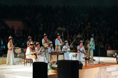 Mongolian Traditional Throat Singing and Dancing - Insight Mongolia