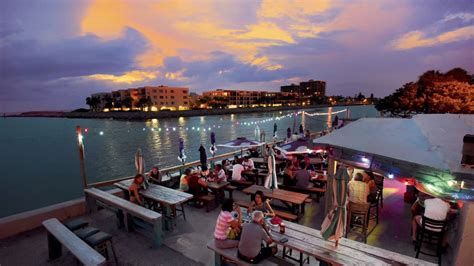 Waterfront Restaurant 的图像结果
