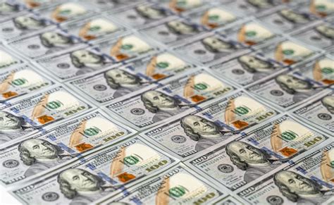 Money 20 Dollar Bills Pile 的图像结果