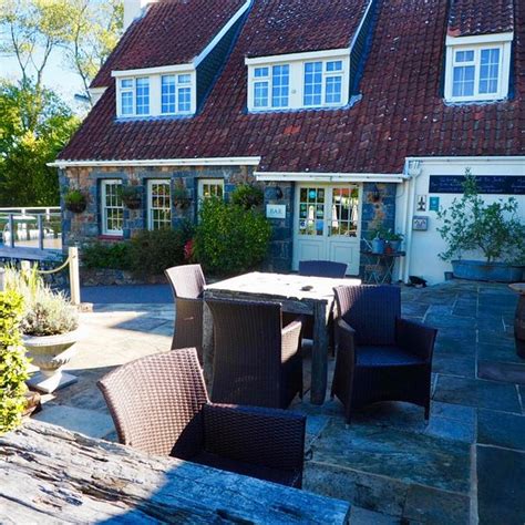 FLEUR DU JARDIN HOTEL (Guernsey/Castel) - Hotel Reviews, Photos, Rate ...