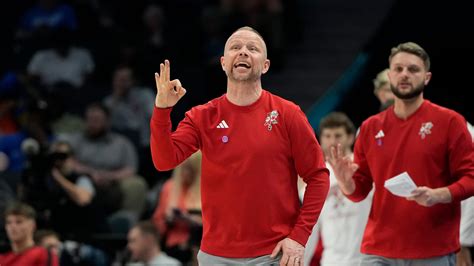 Louisville's Pat Kelsey is Naismith Coach of the Year semifinalist