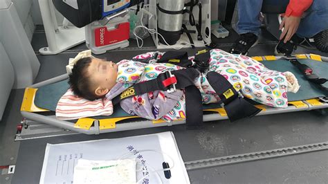 健康 _ 湖州33月龄男孩9楼坠落危在旦夕，上海九院对接“空中120”成功救治