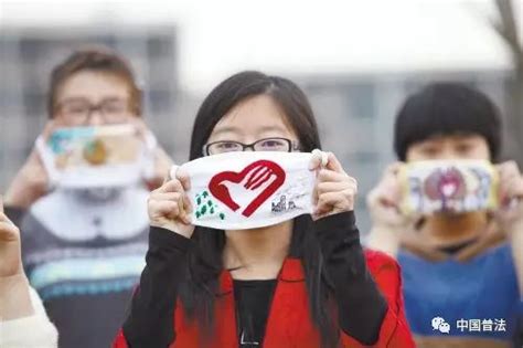 传递爱心 你我同在——我系在荆州火车站开展志愿者活动-长江大学文理学院-管理系
