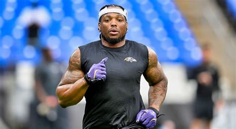 Inside Ravens' RB Derrick Henry's $250K Diet and Workout Routine