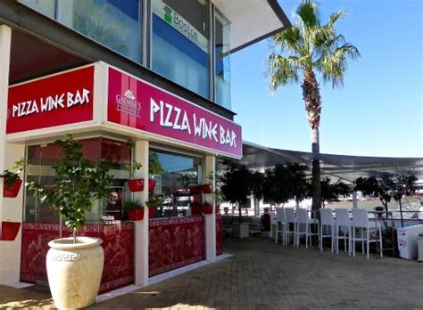 GEORGE'S PARAGON PIZZA WINE BAR SANCTUARY COVE, Hope Island ...