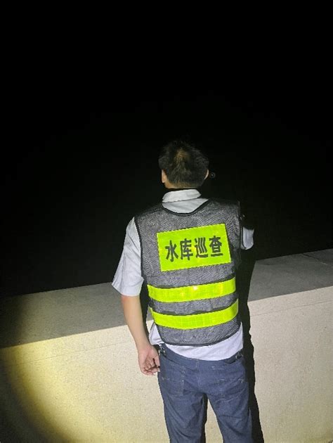 重庆坠江公交车黑匣子打捞出水，已交给当地公安部门