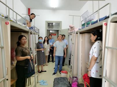 外国语学院领导走访新生宿舍-合肥师范学院