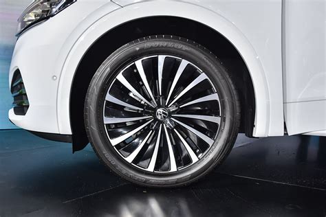 Chi tiết xe Volkswagen Viloran Luxury: Giá bán & Khuyến mãi