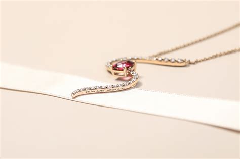 『珠宝』Chanel 发布 Allure Céleste 高级珠宝项链：致敬品牌历史经典 | iDaily Jewelry · 每日珠宝杂志