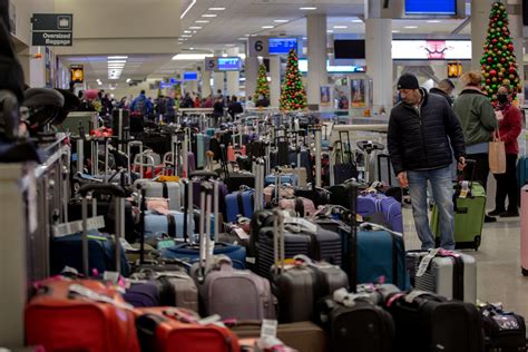 Southwest Airlines Videos Show Thousands of Lost Luggage: 'Sea of Bags ...