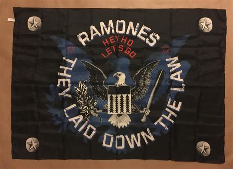 RAMONES - They laid down. posterflagga från 2006 | Köp på Tradera (661719580)