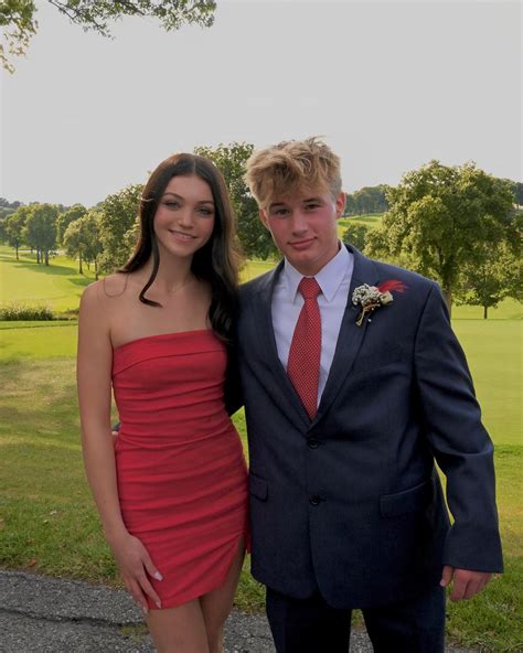 hailey | 🌃🌙 | Instagram