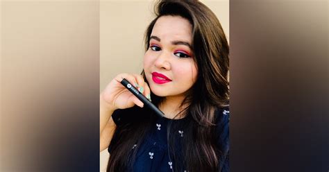 Check Out This Beautiful Deep Pink Transferproof Lipstick! | LBB