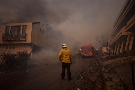 Malibu fire damage: Photos show destruction, crews' heroic efforts