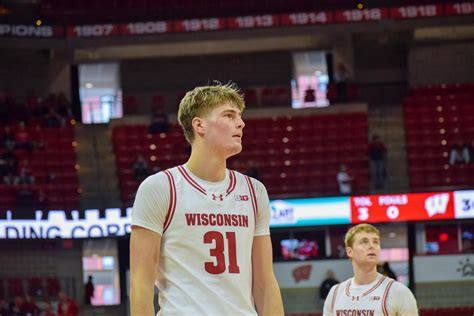 Men’s Basketball: Wisconsin cruises past UCF to open Greenbrier Tip-Off ...