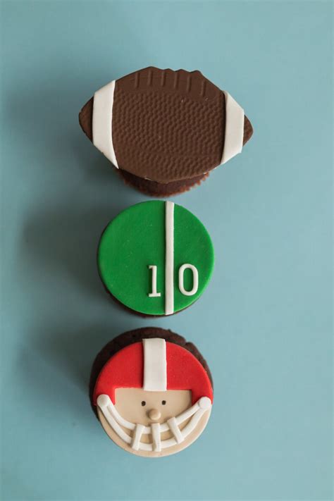 Fondant Human Figures Football 的图像结果