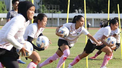 Timnas Wanita Indonesia Terpaksa Latihan Virtual | Goal.com Indonesia