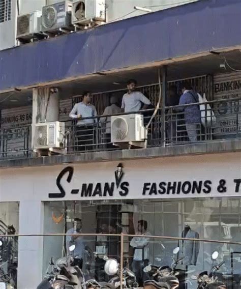 Surat SBI Bank Robbery: Rs 50 Lakh Looted in Varachha