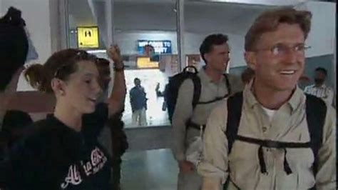 Watch The Amazing Race Season 1 Episode 8: Competition to the Fullest ...