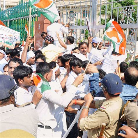 Police stop Youth Congress members who were protesting against ...