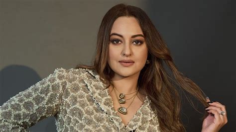 'You Don't Dig All Year?': Sonakshi Sinha Takes Jibe At Mumbai Roads As ...