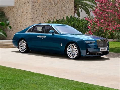 2025 Rolls Royce Ghost facelift launched in india — Price starts at Rs ...