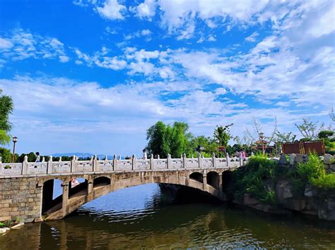 诗画山东丨泰安虎山公园：蓝天清澈 白云悠然