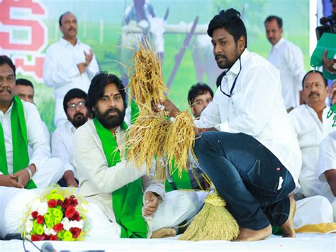 కాకినాడలో పవన్ 'రైతు సౌభాగ్య దీక్ష'