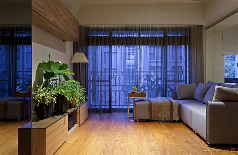 17平米木地板砖小客厅通阳台飘窗窗帘装修效果图 – 设计本装修效果图