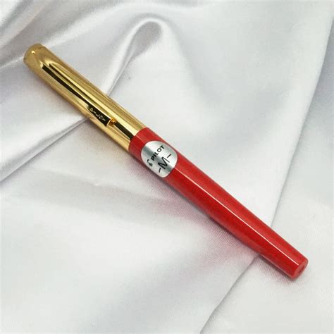 Pilot 17G Red Color Body and Gold Cap Medium Tipped Fine SSF Eye ...