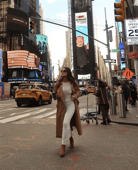 Looking great in NY : r/ellacervetto