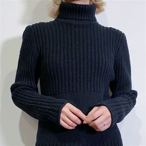 black high-neck knit top | LEMON