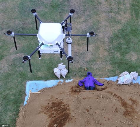 软银公开新型搜救无人机 可精准定位掩埋区域信号