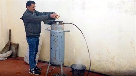 Geyser made from junk heats 30 liters of water in two minutes without ...