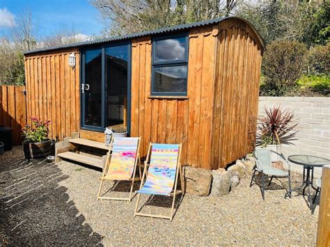 'Fox Hill bespoke Hideaway' - Huts for Rent in Stepaside, Wales, United ...