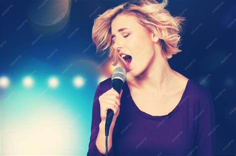 Singing 的图像结果