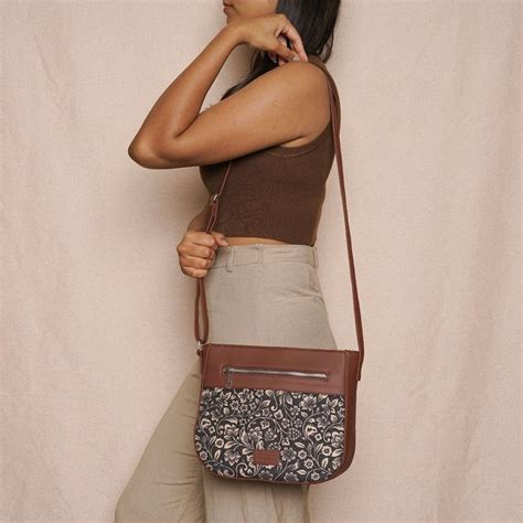 FloMotif U-Shaped Sling Bag – Zouk