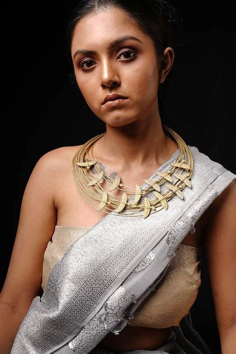 Buy Flying Birds Wired Neckpiece Online - Ciceroni