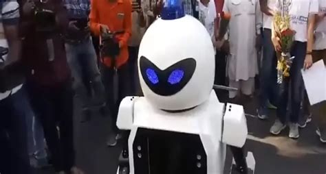Say hello to pune's first robot cop | WhatsHot Pune