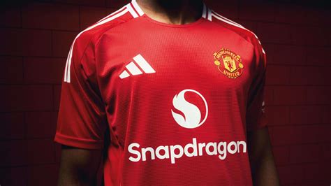 Jersey Kandang Manchester United 2024/25: Setan Merah RESMI Luncurkan Desain Baru! | Goal.com ...